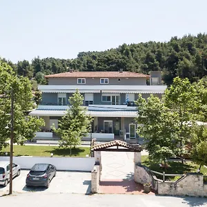 Apartament Istira, Possidi